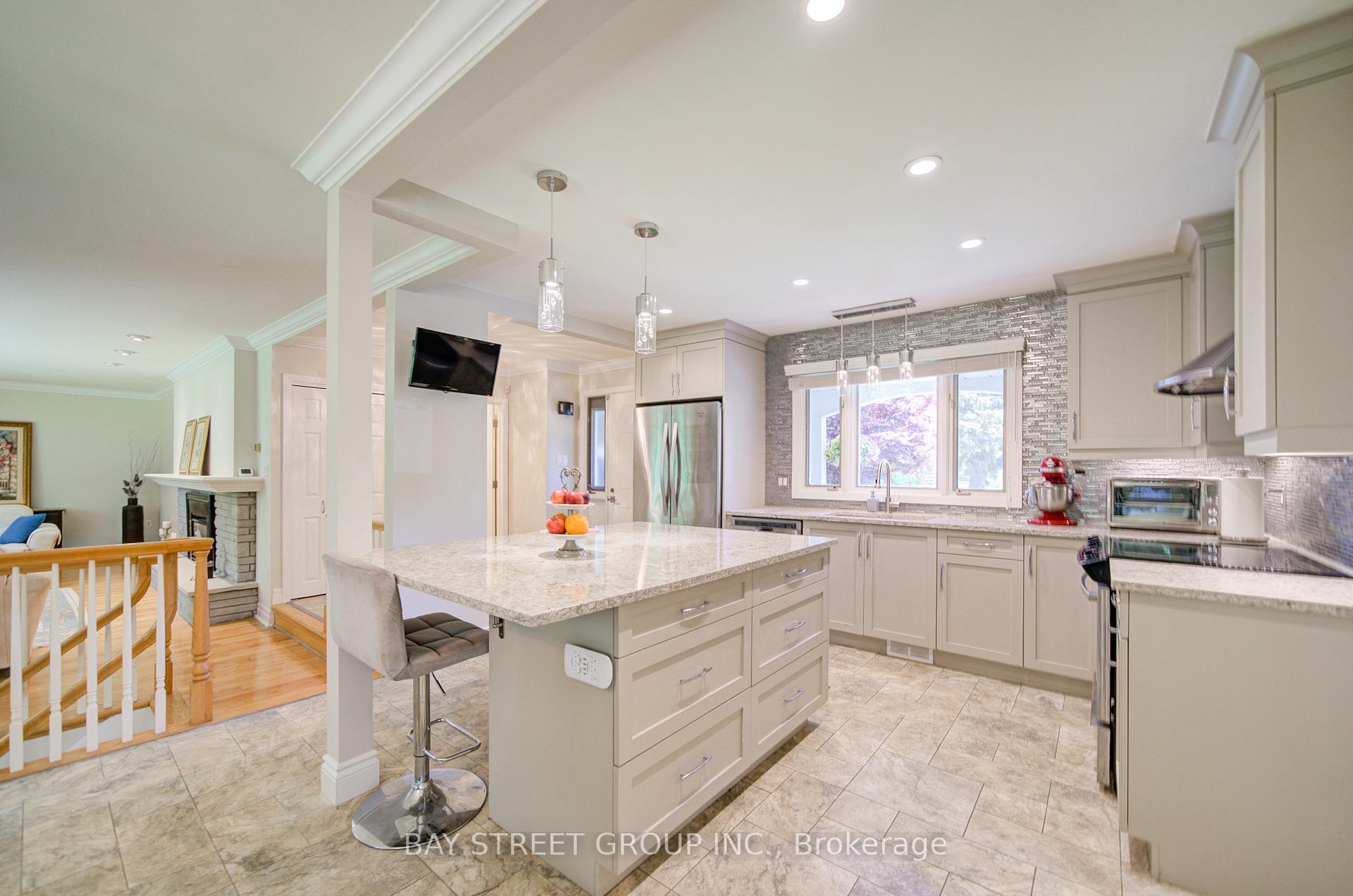 Photo 12 of 88 Marsdale Drive, St. Catharines, Glendale/Glenridge — HOMEH