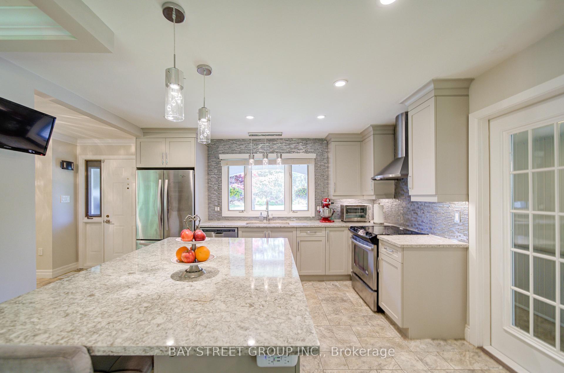 Photo 14 of 88 Marsdale Drive, St. Catharines, Glendale/Glenridge — HOMEH