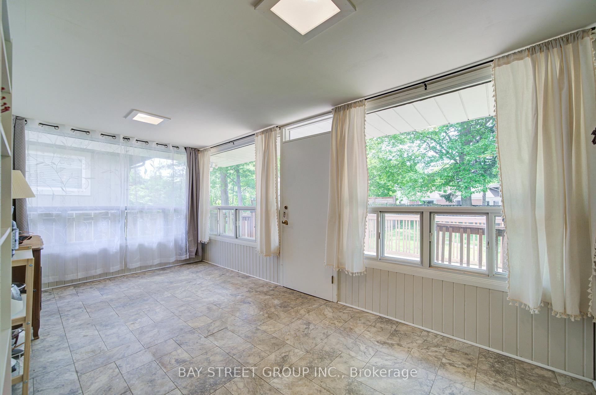 Photo 34 of 88 Marsdale Drive, St. Catharines, Glendale/Glenridge — HOMEH
