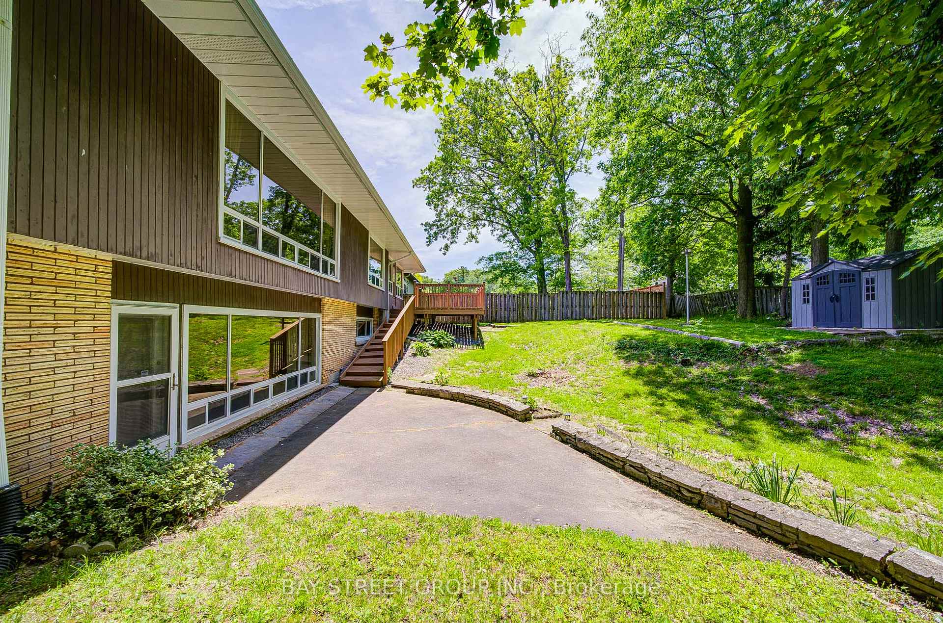 Photo 48 of 88 Marsdale Drive, St. Catharines, Glendale/Glenridge — HOMEH