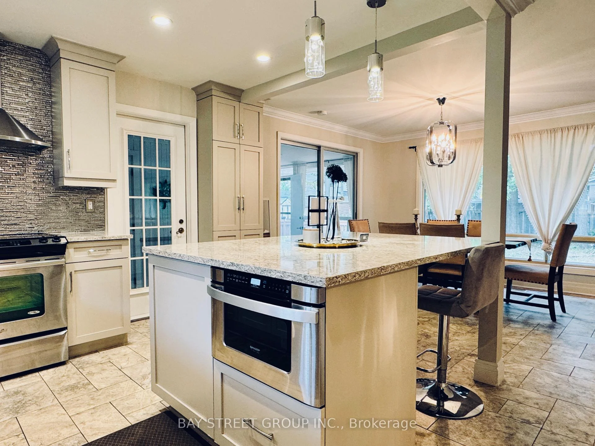 Photo 13 of 88 Marsdale Drive, St. Catharines, Glendale/Glenridge — HOMEH
