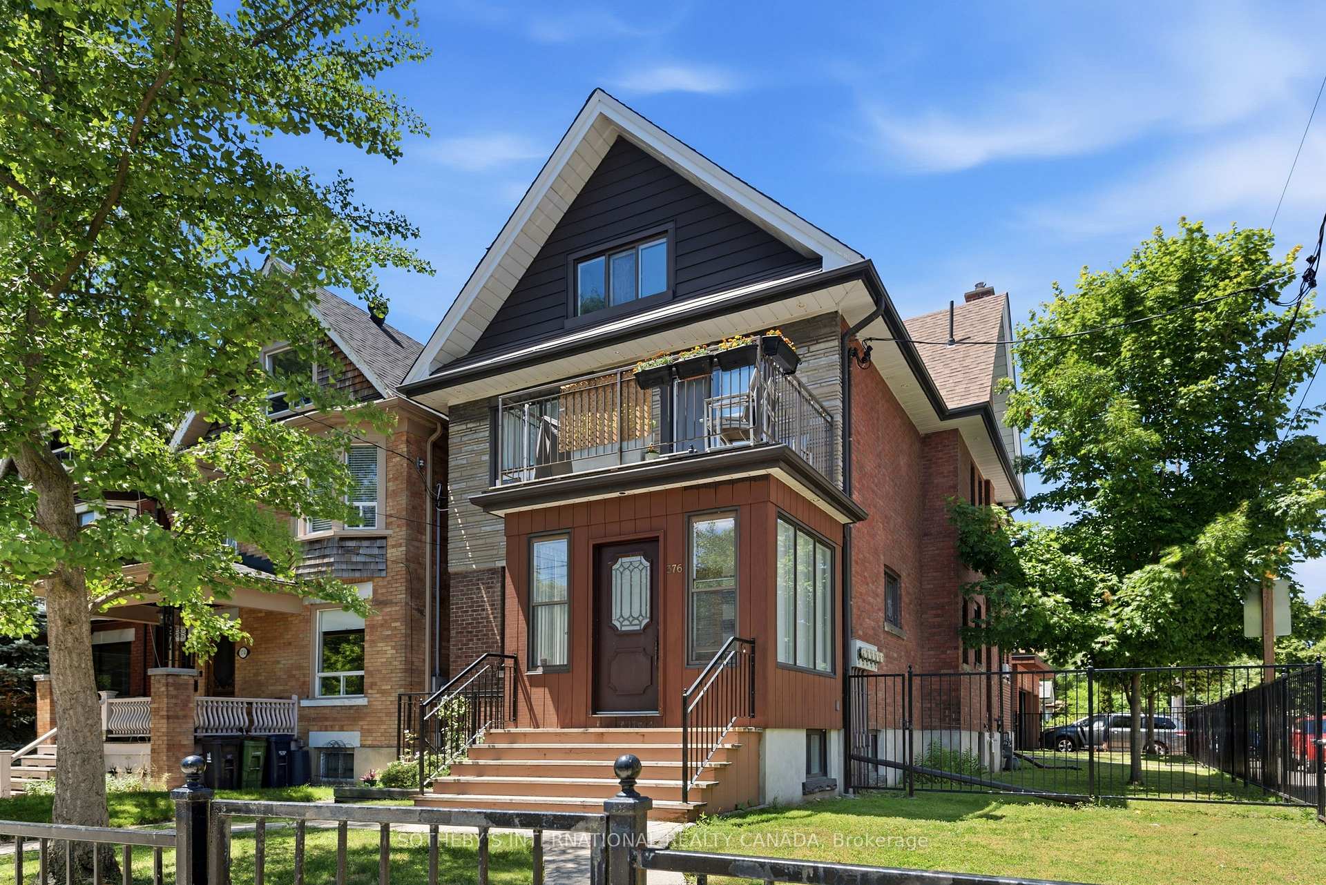 Front of 376 Sunnyside Avenue