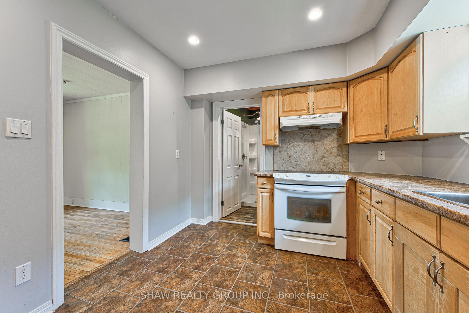Photo 12 of 84 Franklin Street S, Kitchener, Stanley Park — HOMEH
