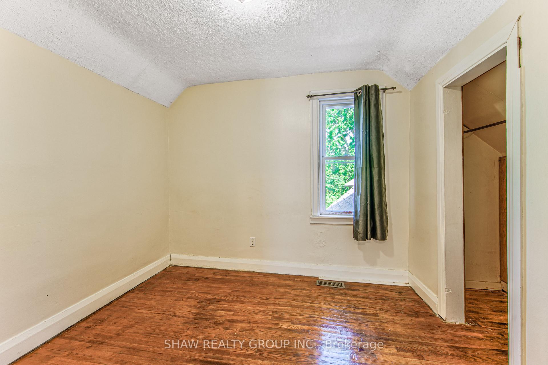 Photo 23 of 84 Franklin Street S, Kitchener, Stanley Park — HOMEH