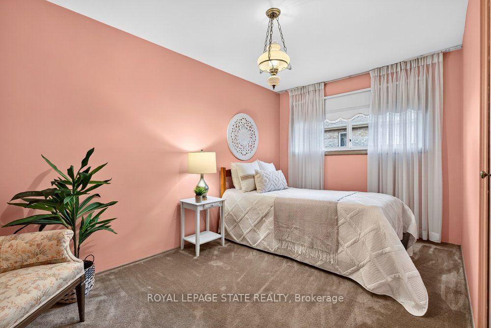 Photo 34 of 558 Mountain Brow Boulevard, Hamilton, Huntington — HOMEH