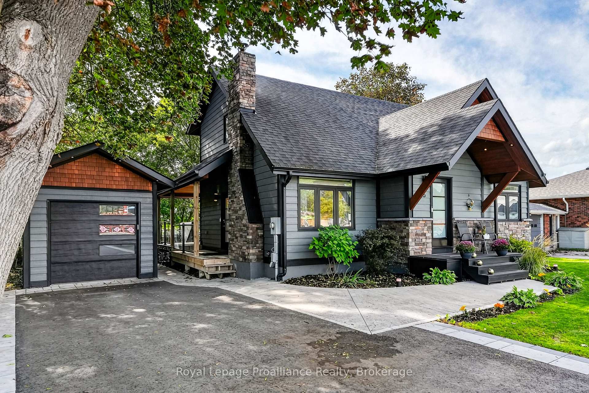 Photo of 5 Carleton Boulevard