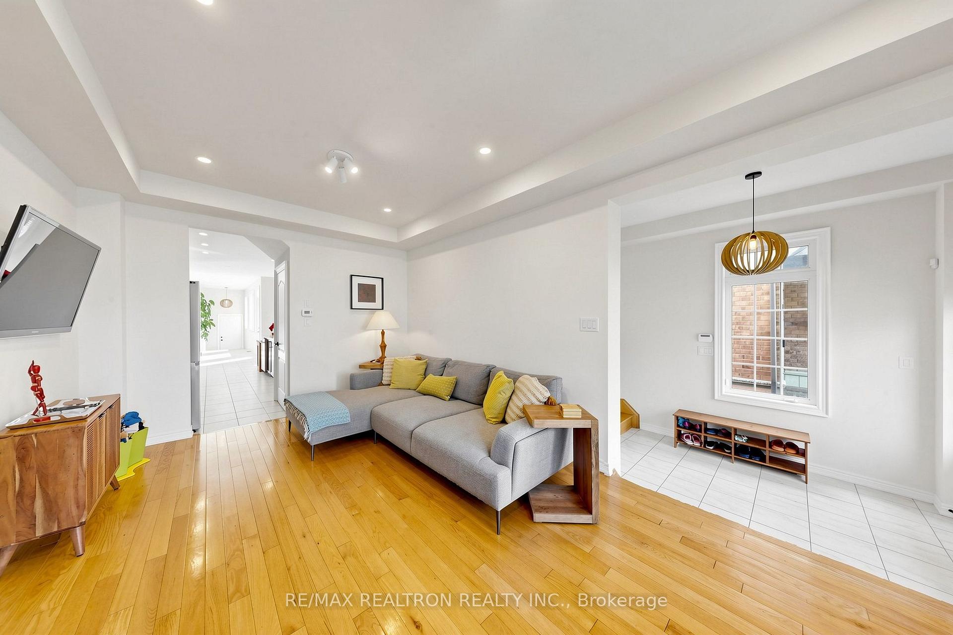 Photo 7 of 343 Mingay Avenue, Markham, Wismer — HOMEH