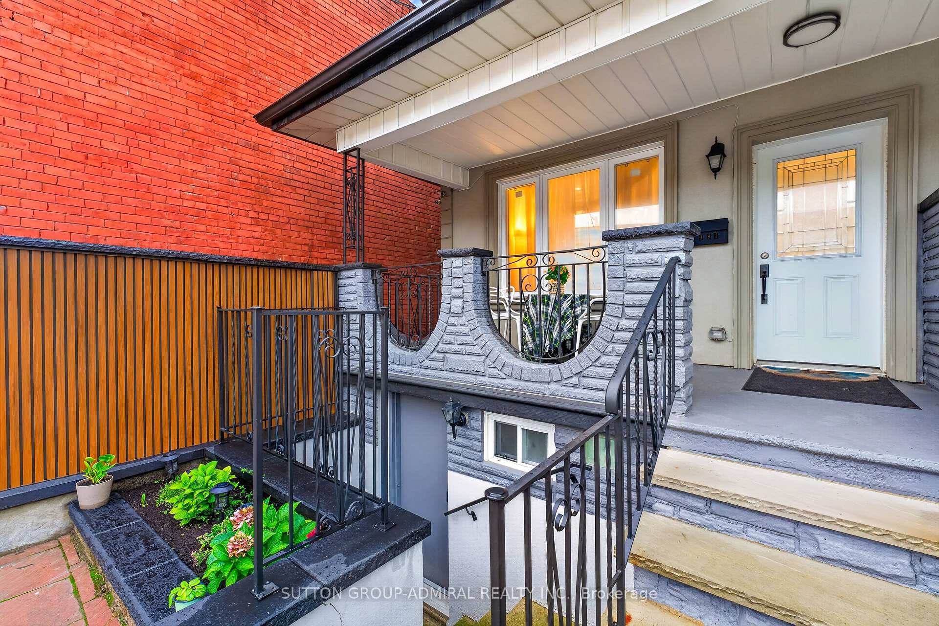 Photo 7 of 1987 Davenport Road, Toronto, Weston-Pellam Park — HOMEH
