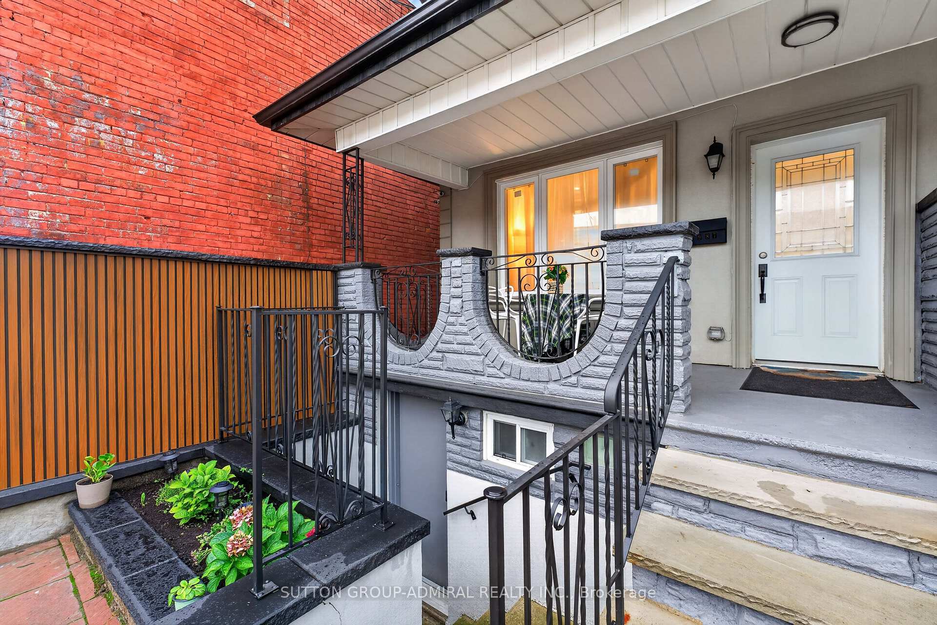 Photo 11 of 1987 Davenport Road, Toronto, Weston-Pellam Park — HOMEH