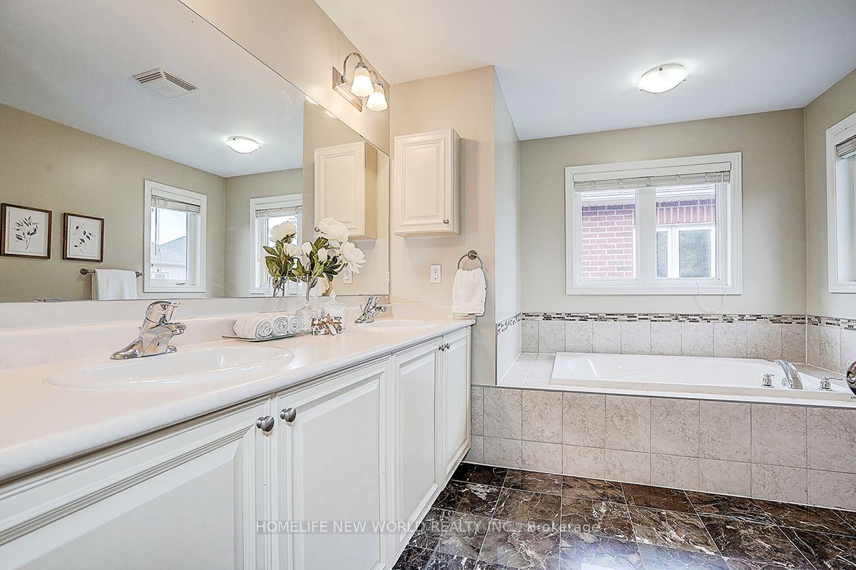 Photo 32 of 39 James Parrott Avenue, Markham, Wismer — HOMEH