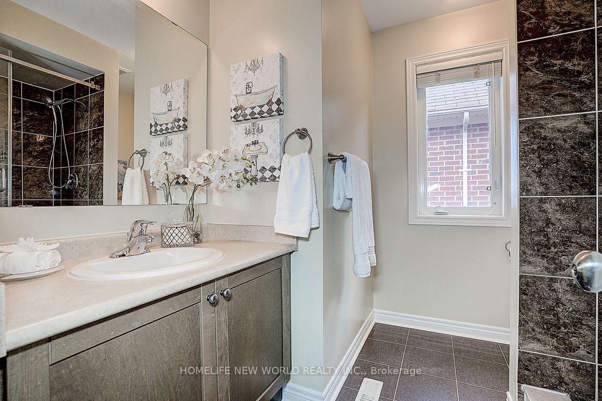 Photo 40 of 39 James Parrott Avenue, Markham, Wismer — HOMEH