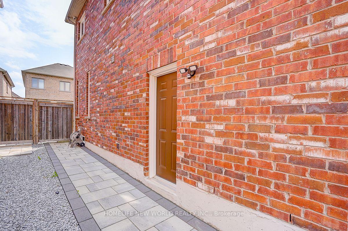 Photo 42 of 39 James Parrott Avenue, Markham, Wismer — HOMEH