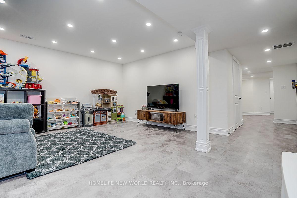 Photo 44 of 39 James Parrott Avenue, Markham, Wismer — HOMEH