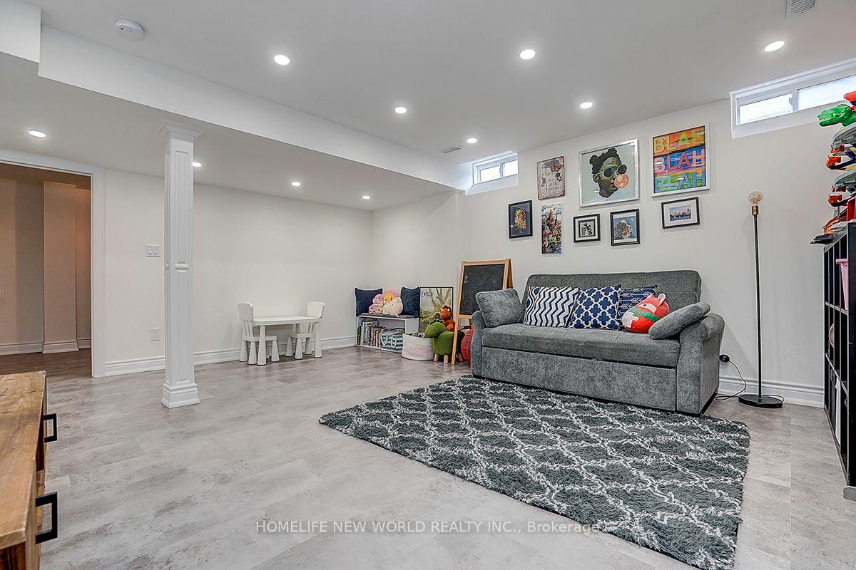 Photo 45 of 39 James Parrott Avenue, Markham, Wismer — HOMEH
