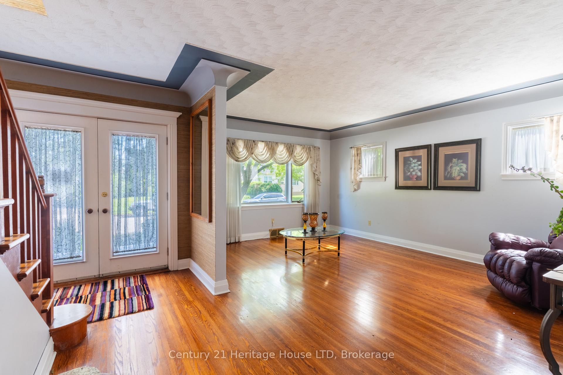 Photo 16 of 155 Wilton Avenue, Welland, Broadway — HOMEH