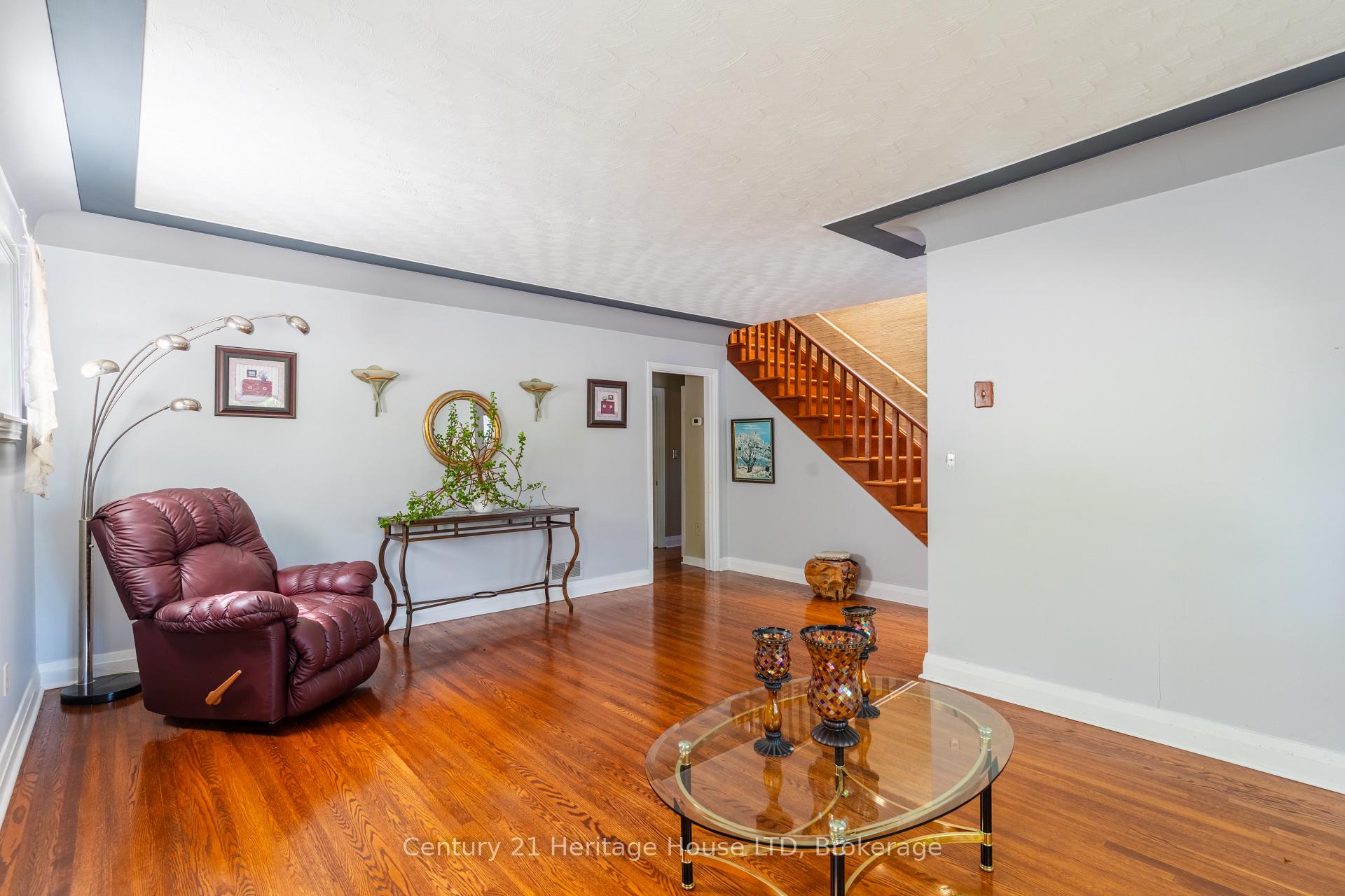 Photo 19 of 155 Wilton Avenue, Welland, Broadway — HOMEH