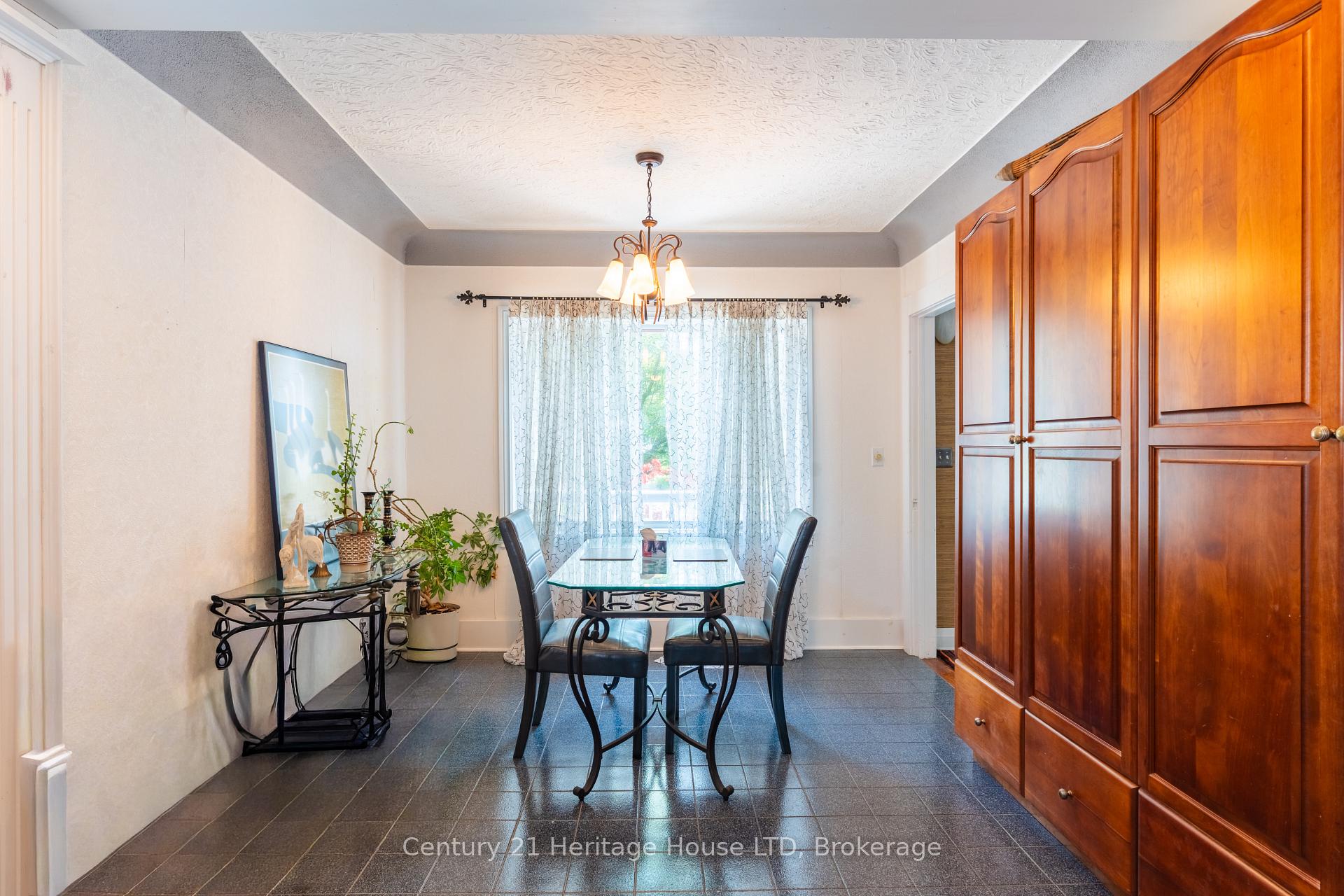 Photo 22 of 155 Wilton Avenue, Welland, Broadway — HOMEH