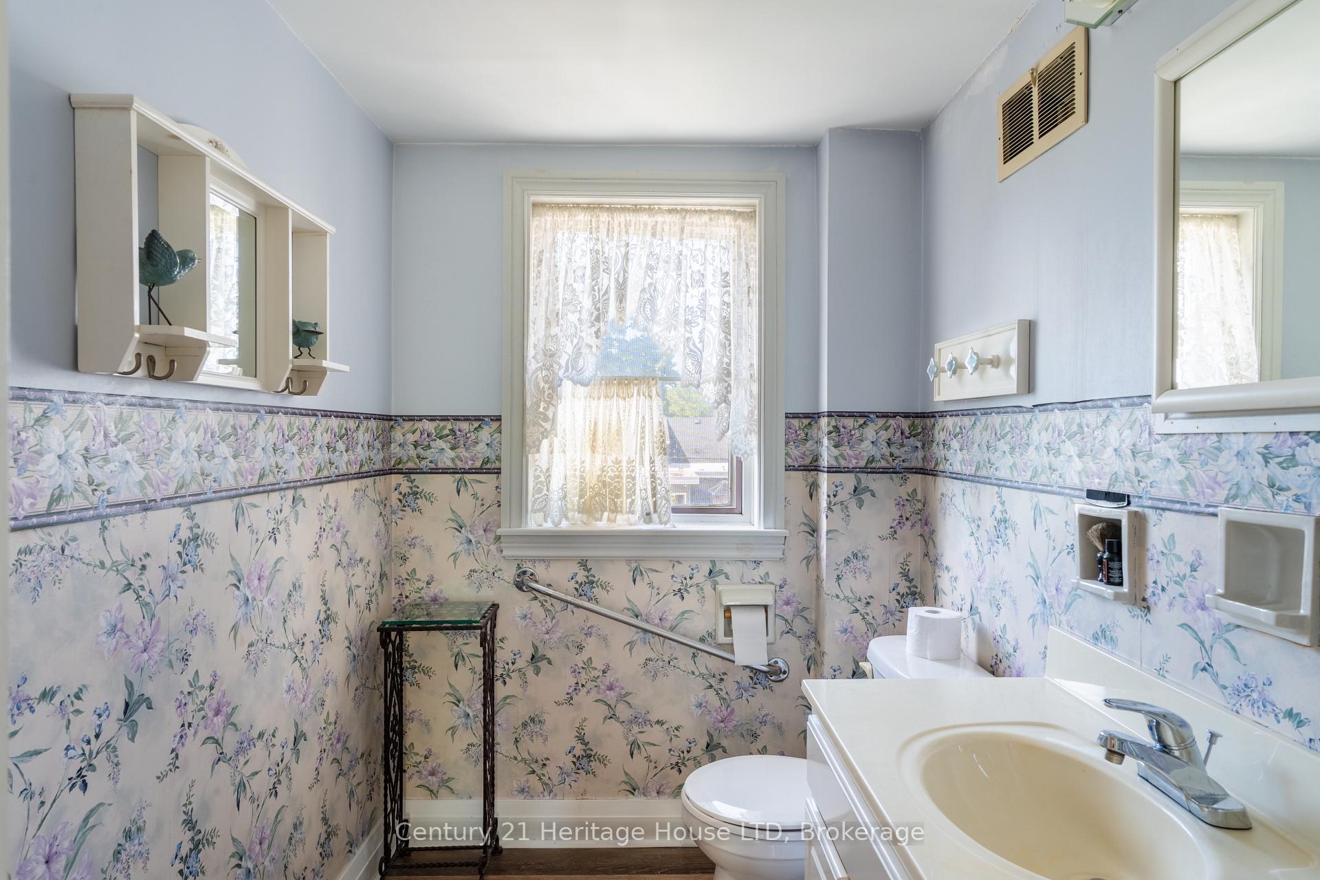 Photo 33 of 155 Wilton Avenue, Welland, Broadway — HOMEH