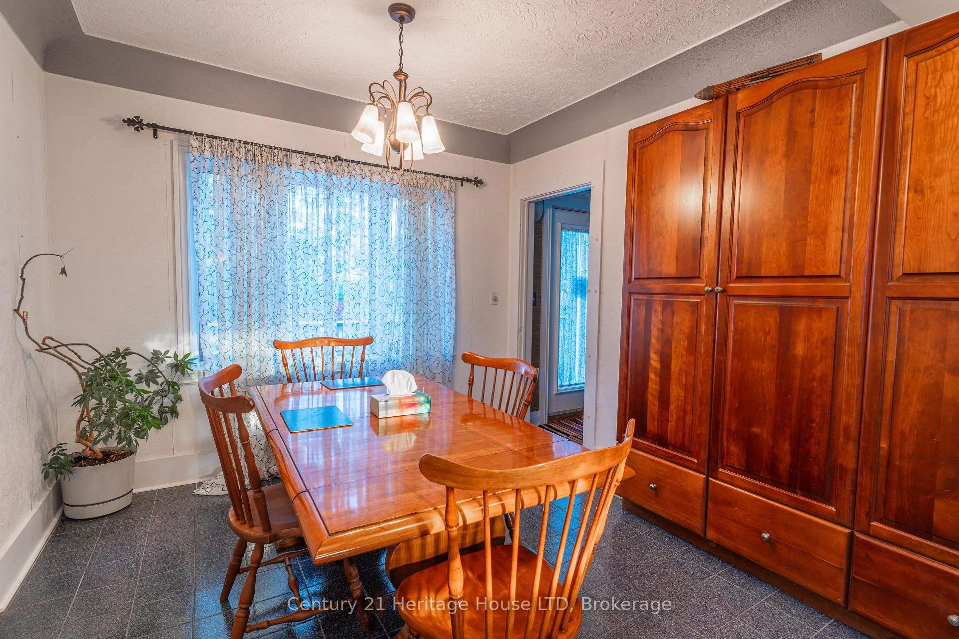 Photo 23 of 155 Wilton Avenue, Welland, Broadway — HOMEH