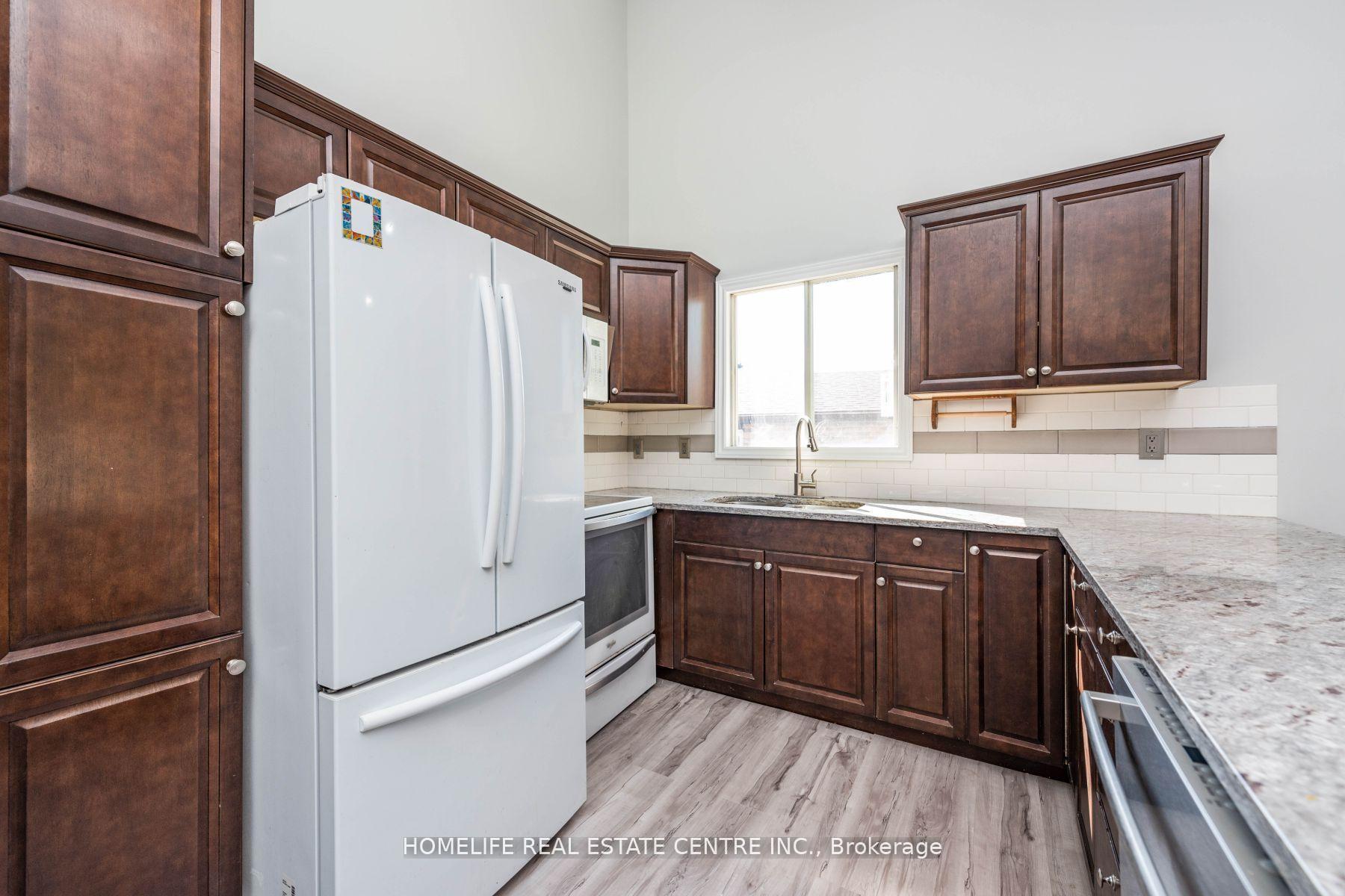 Photo 15 of 79 Fox Run, Barrie, Letitia Heights — HOMEH
