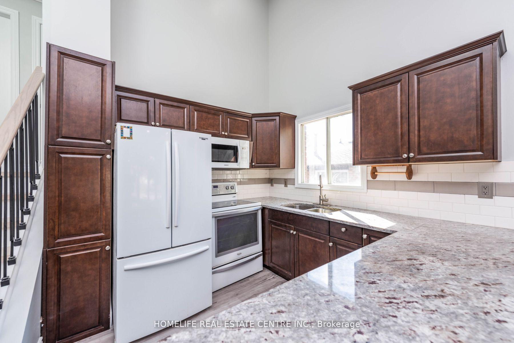 Photo 16 of 79 Fox Run, Barrie, Letitia Heights — HOMEH