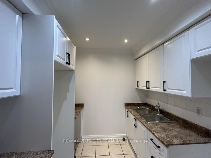 Photo 5 of Unit 1, 1745 Bathurst Street, Toronto, Forest Hill South — HOMEH