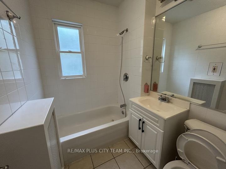 Photo 17 of Unit 1, 1745 Bathurst Street, Toronto, Forest Hill South — HOMEH