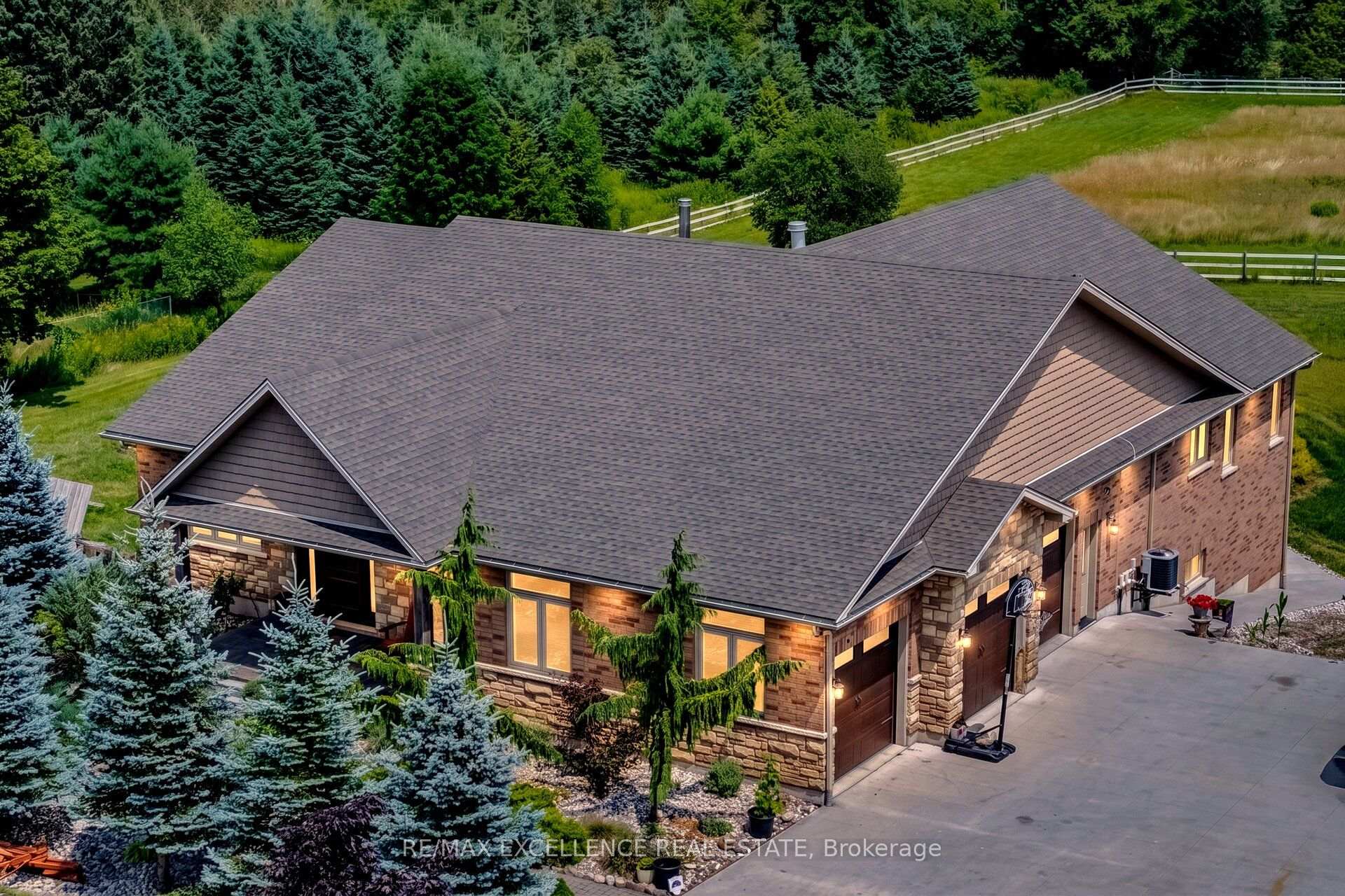 Photo of 5593 Trafalgar Road