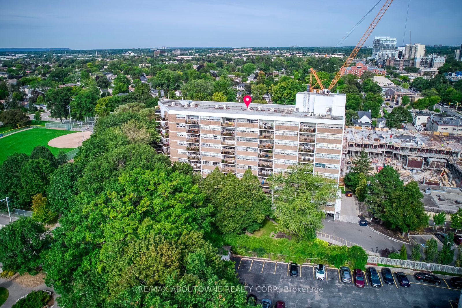 Photo 6 of Unit 906, 212 Kerr Street, Oakville, Central — HOMEH