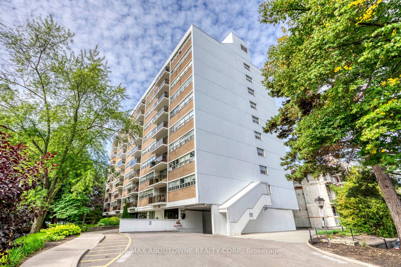 Photo 8 of Unit 906, 212 Kerr Street, Oakville, Central — HOMEH