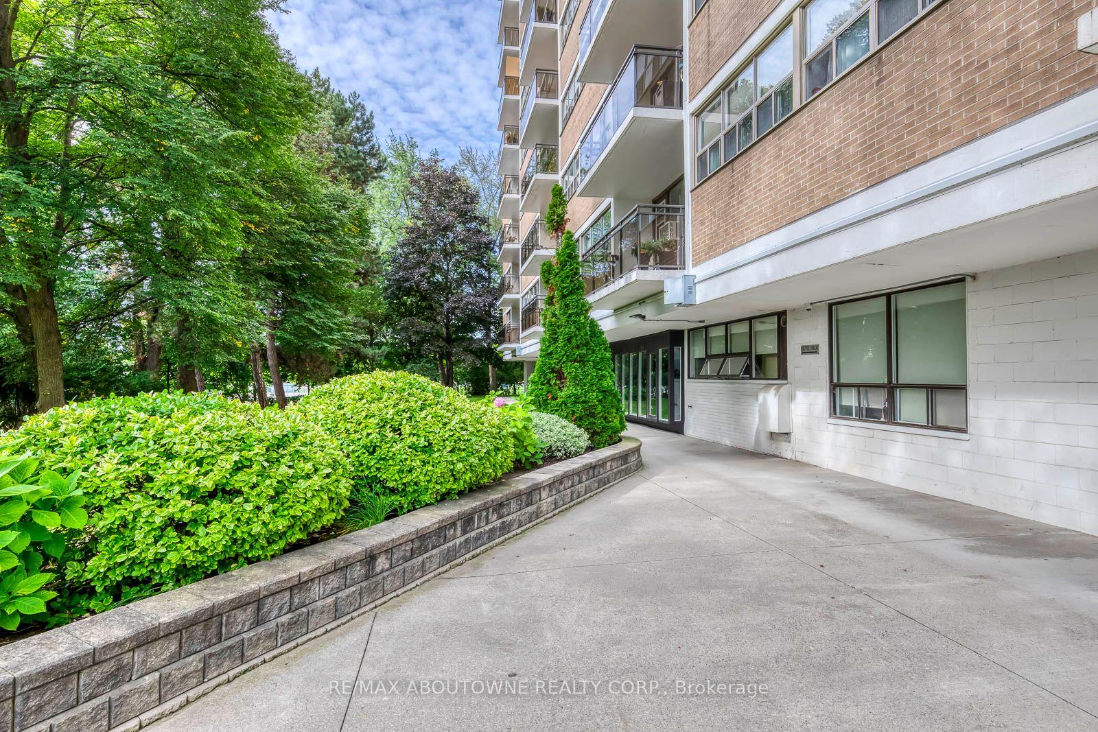 Photo 9 of Unit 906, 212 Kerr Street, Oakville, Central — HOMEH