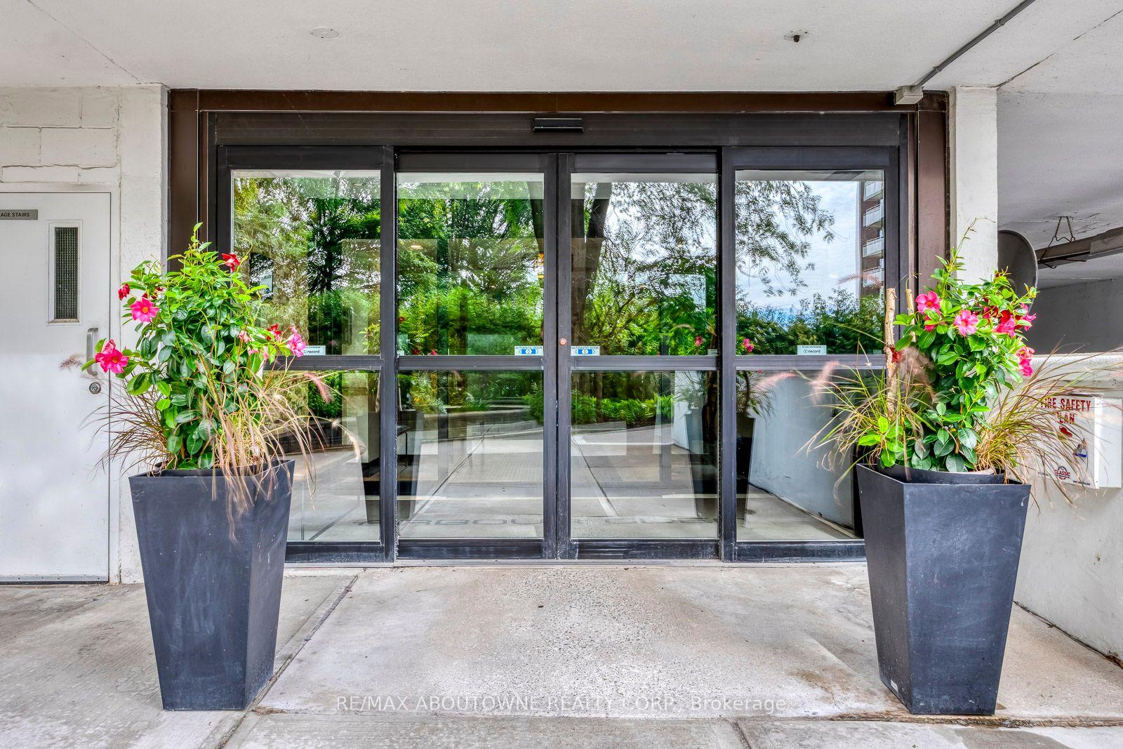 Photo 10 of Unit 906, 212 Kerr Street, Oakville, Central — HOMEH