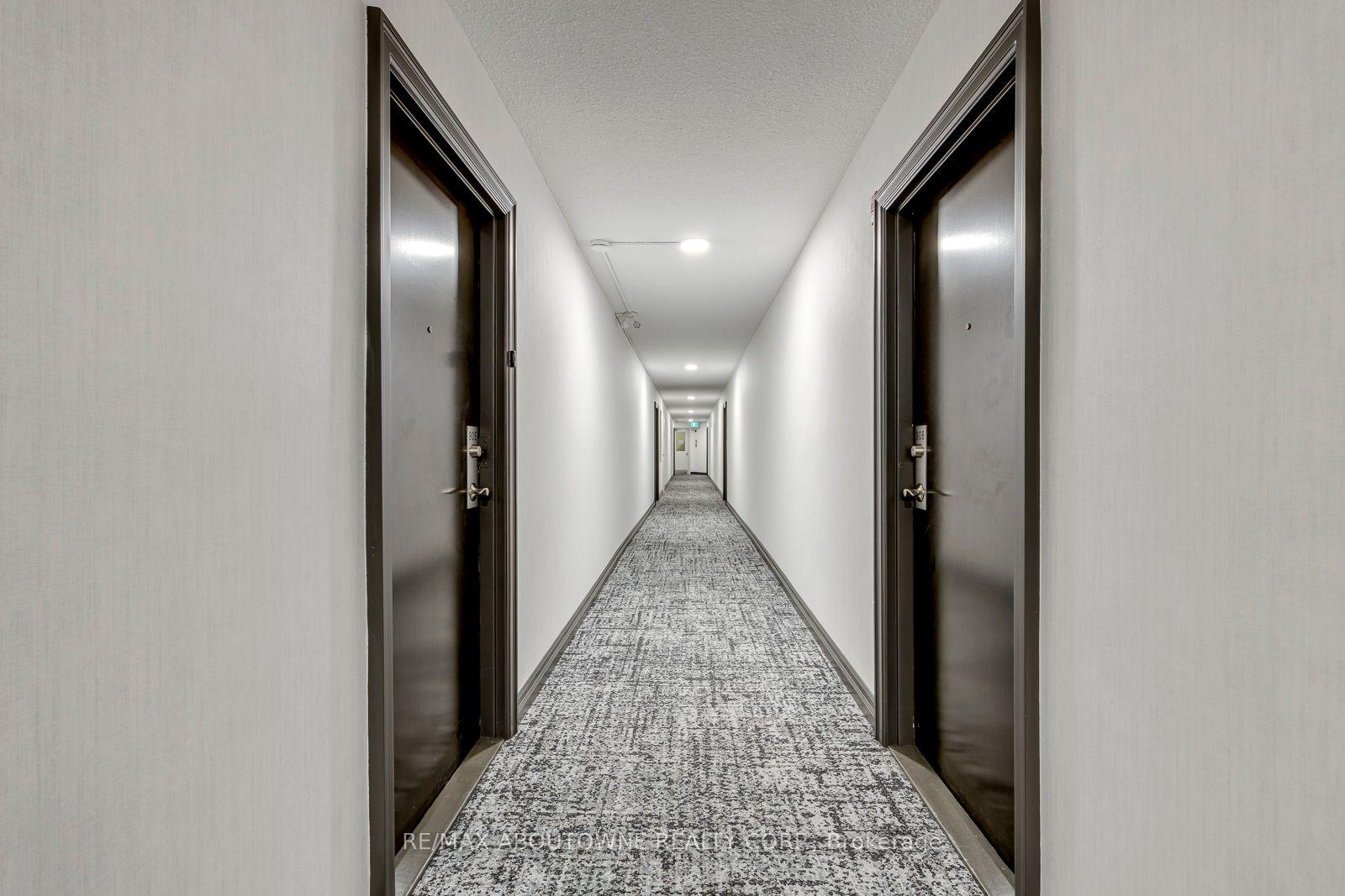 Photo 14 of Unit 906, 212 Kerr Street, Oakville, Central — HOMEH