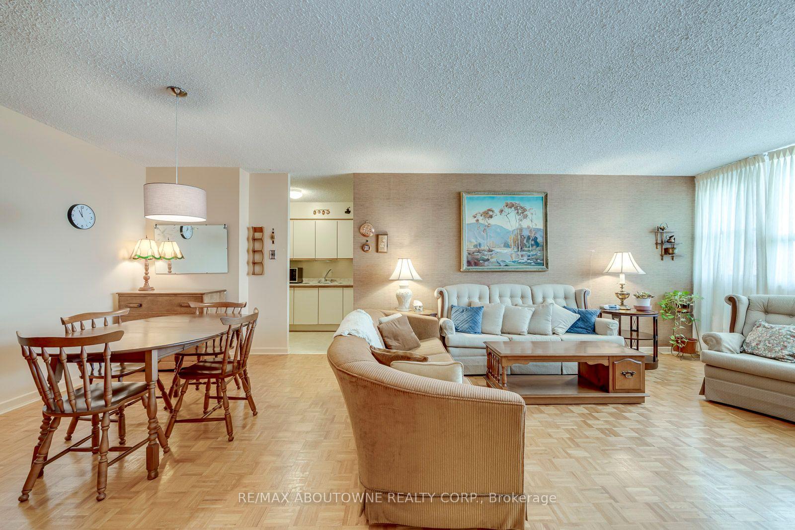 Photo 16 of Unit 906, 212 Kerr Street, Oakville, Central — HOMEH
