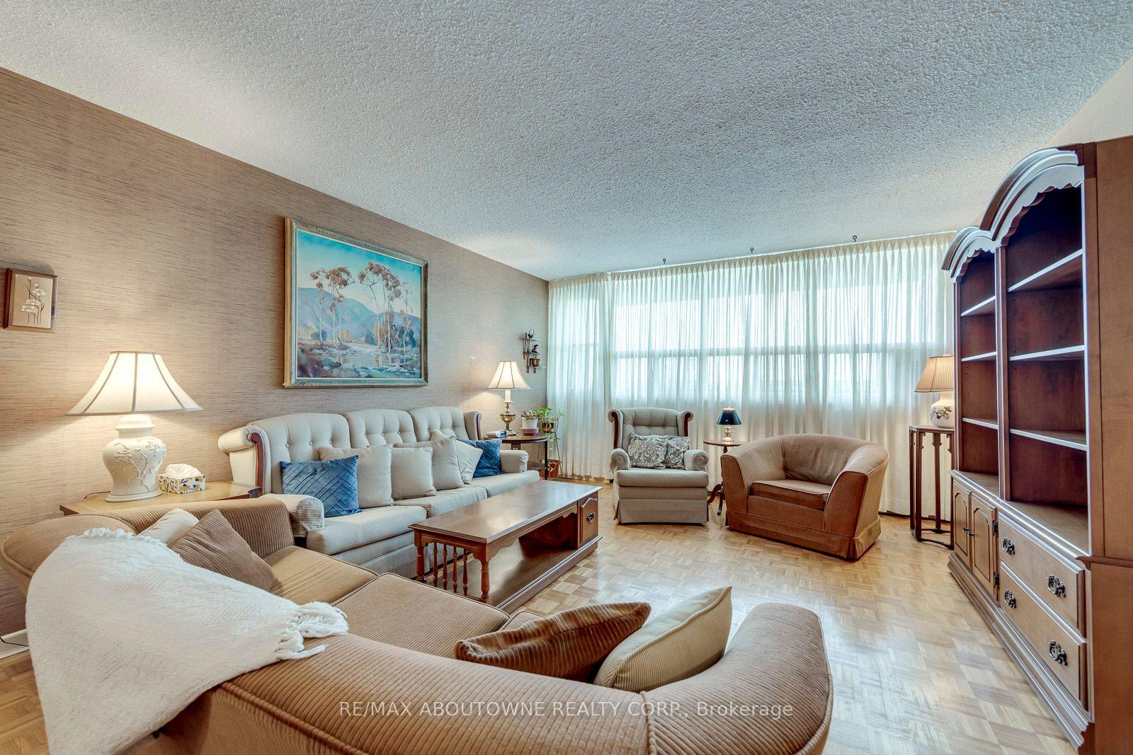 Photo 17 of Unit 906, 212 Kerr Street, Oakville, Central — HOMEH