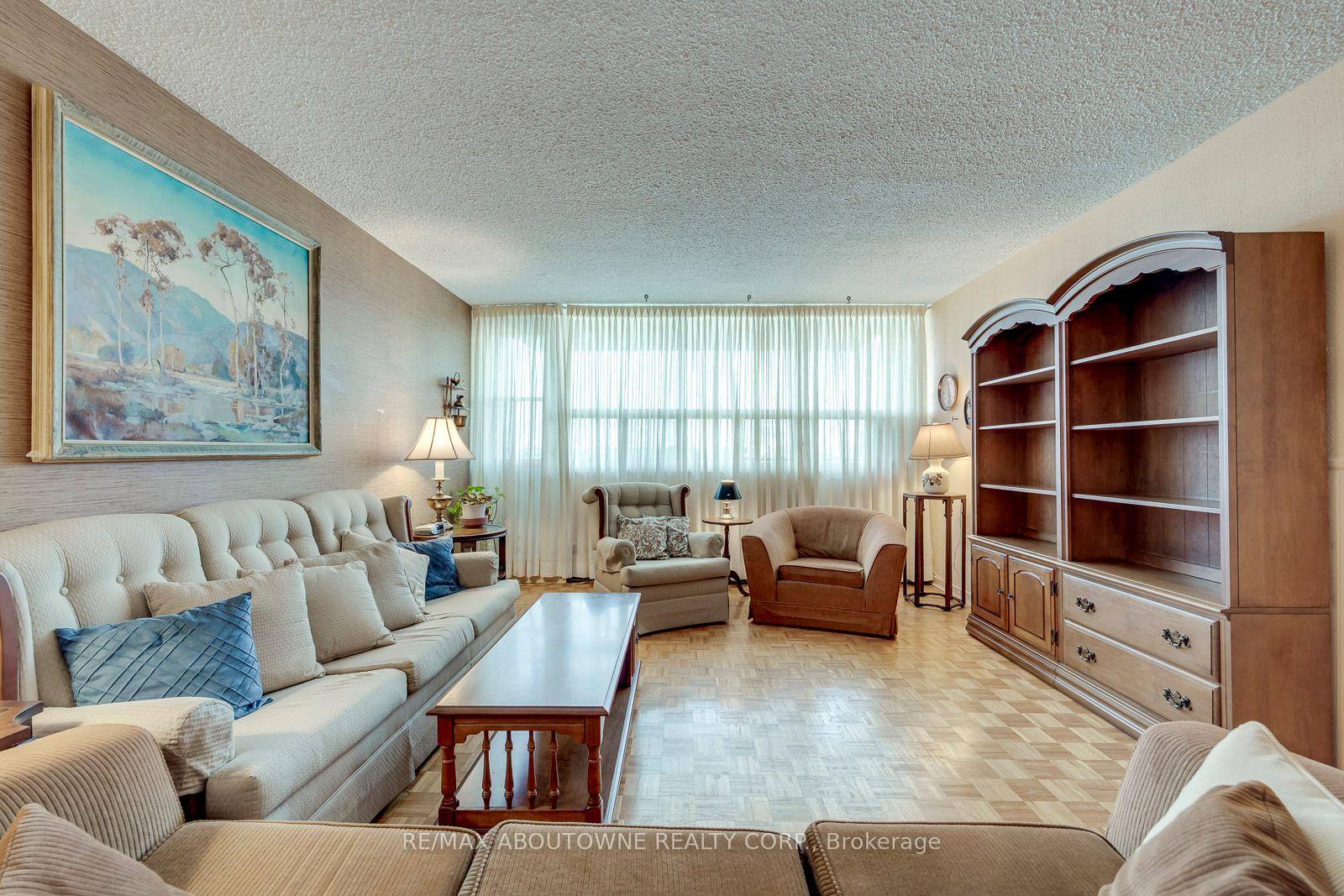 Photo 18 of Unit 906, 212 Kerr Street, Oakville, Central — HOMEH