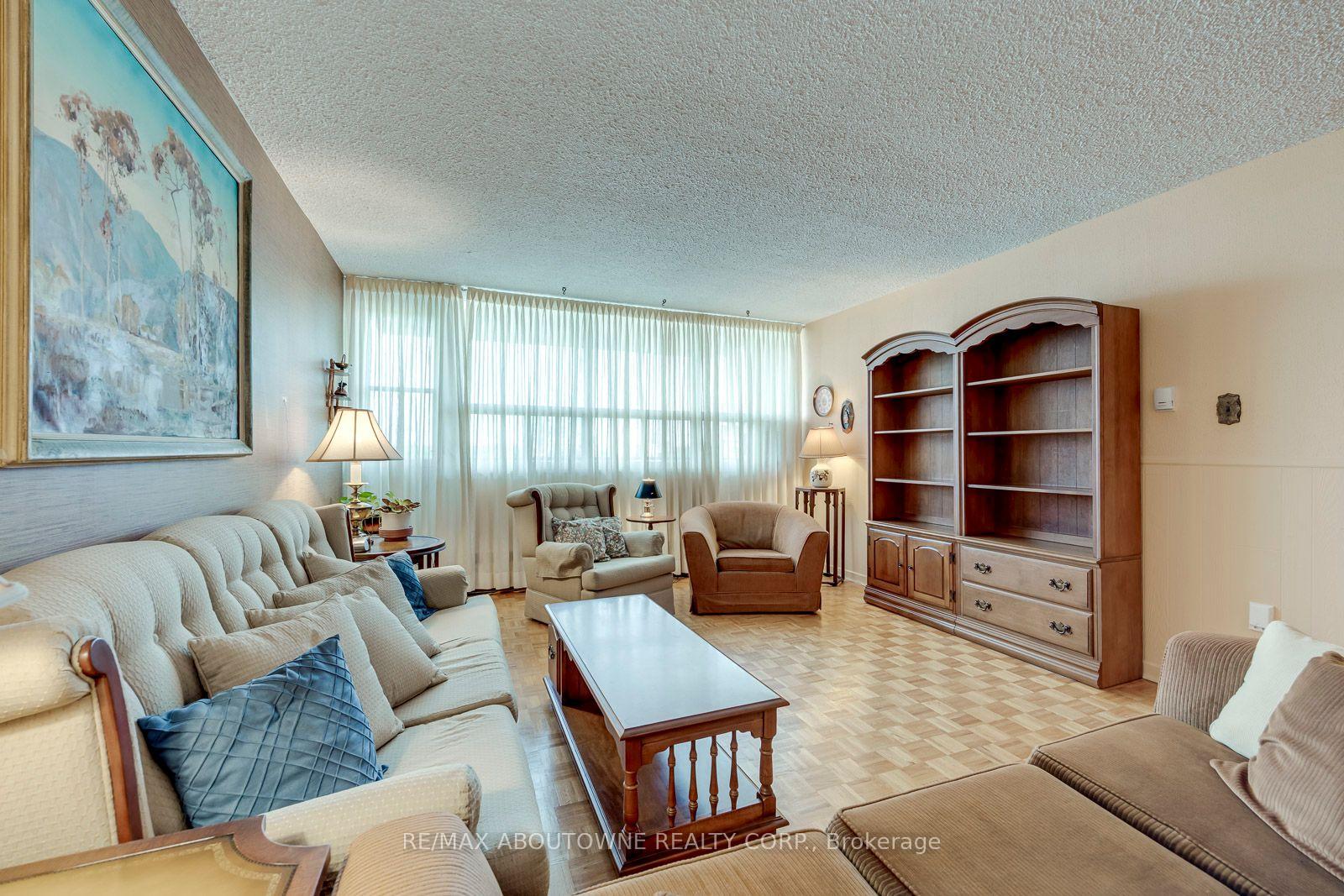 Photo 19 of Unit 906, 212 Kerr Street, Oakville, Central — HOMEH