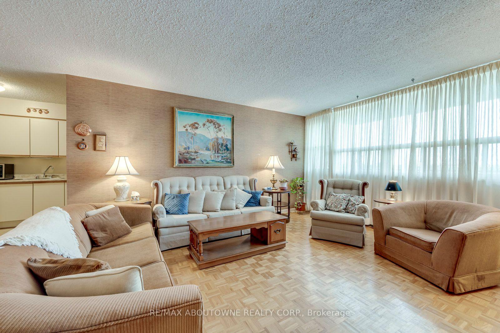 Photo 20 of Unit 906, 212 Kerr Street, Oakville, Central — HOMEH
