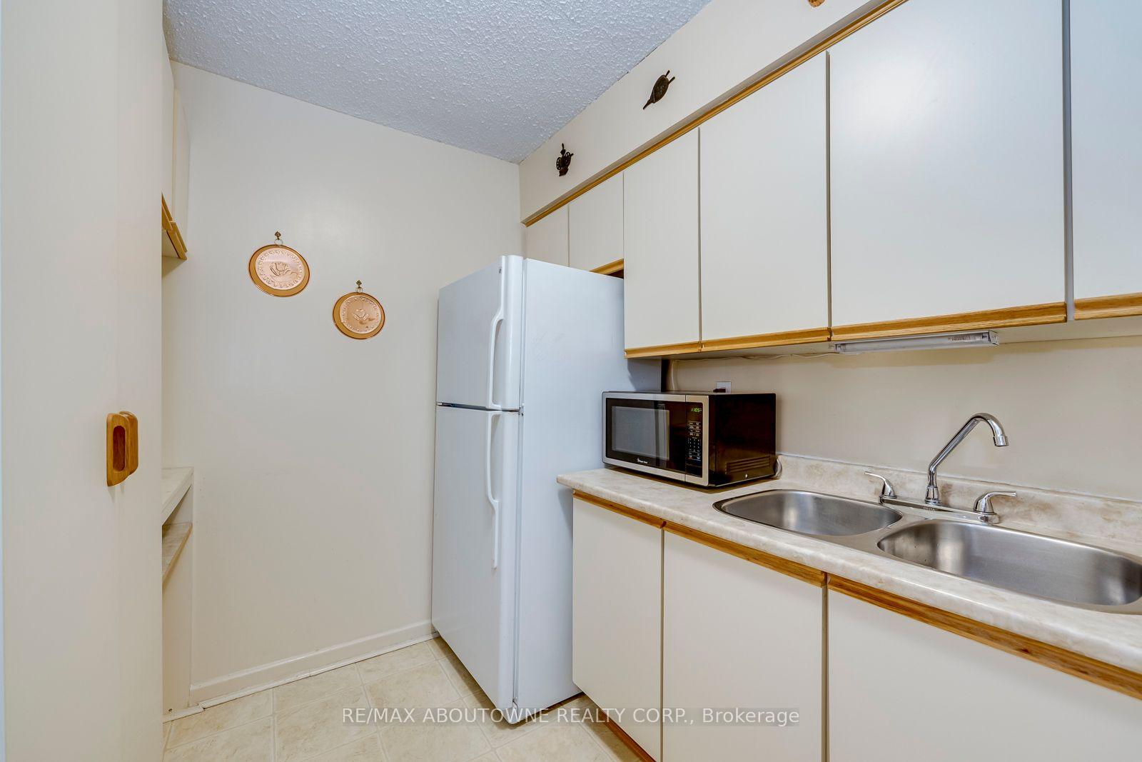 Photo 29 of Unit 906, 212 Kerr Street, Oakville, Central — HOMEH
