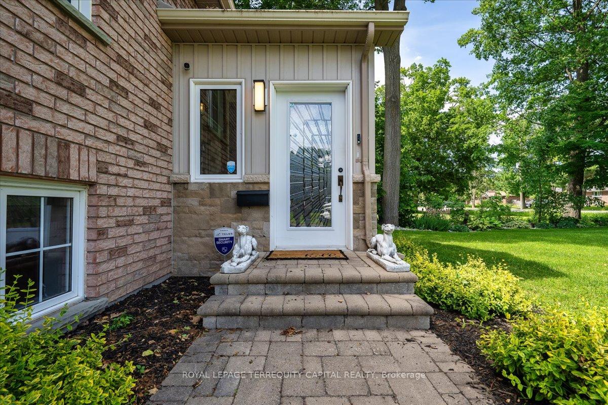 Photo 3 of 1192 St. Vincent Street, Springwater, Midhurst — HOMEH