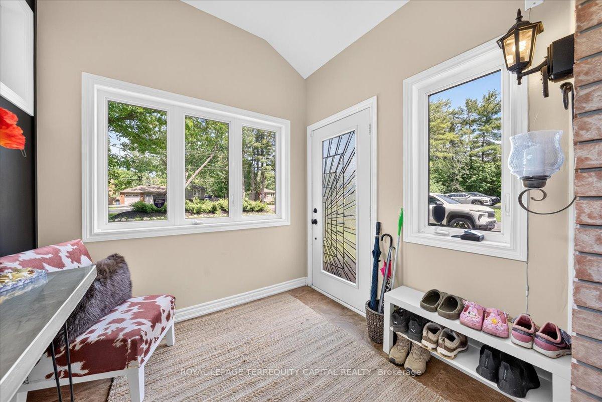 Photo 4 of 1192 St. Vincent Street, Springwater, Midhurst — HOMEH