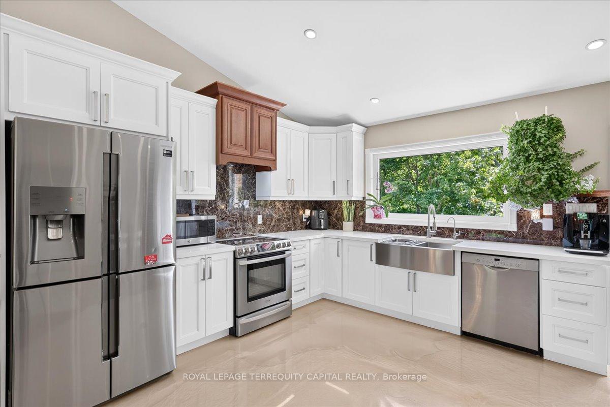 Photo 12 of 1192 St. Vincent Street, Springwater, Midhurst — HOMEH