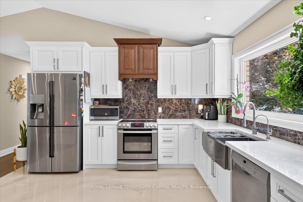 Photo 13 of 1192 St. Vincent Street, Springwater, Midhurst — HOMEH