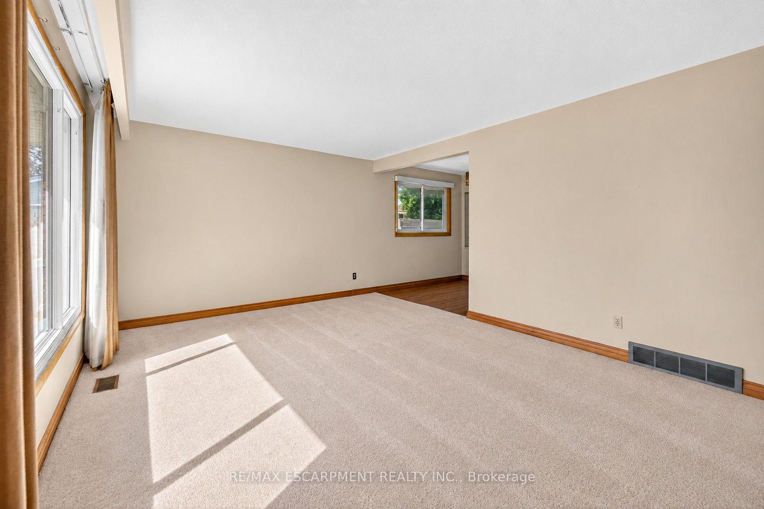 Photo 8 of 50 Berko Avenue, Hamilton, Lawfield — HOMEH