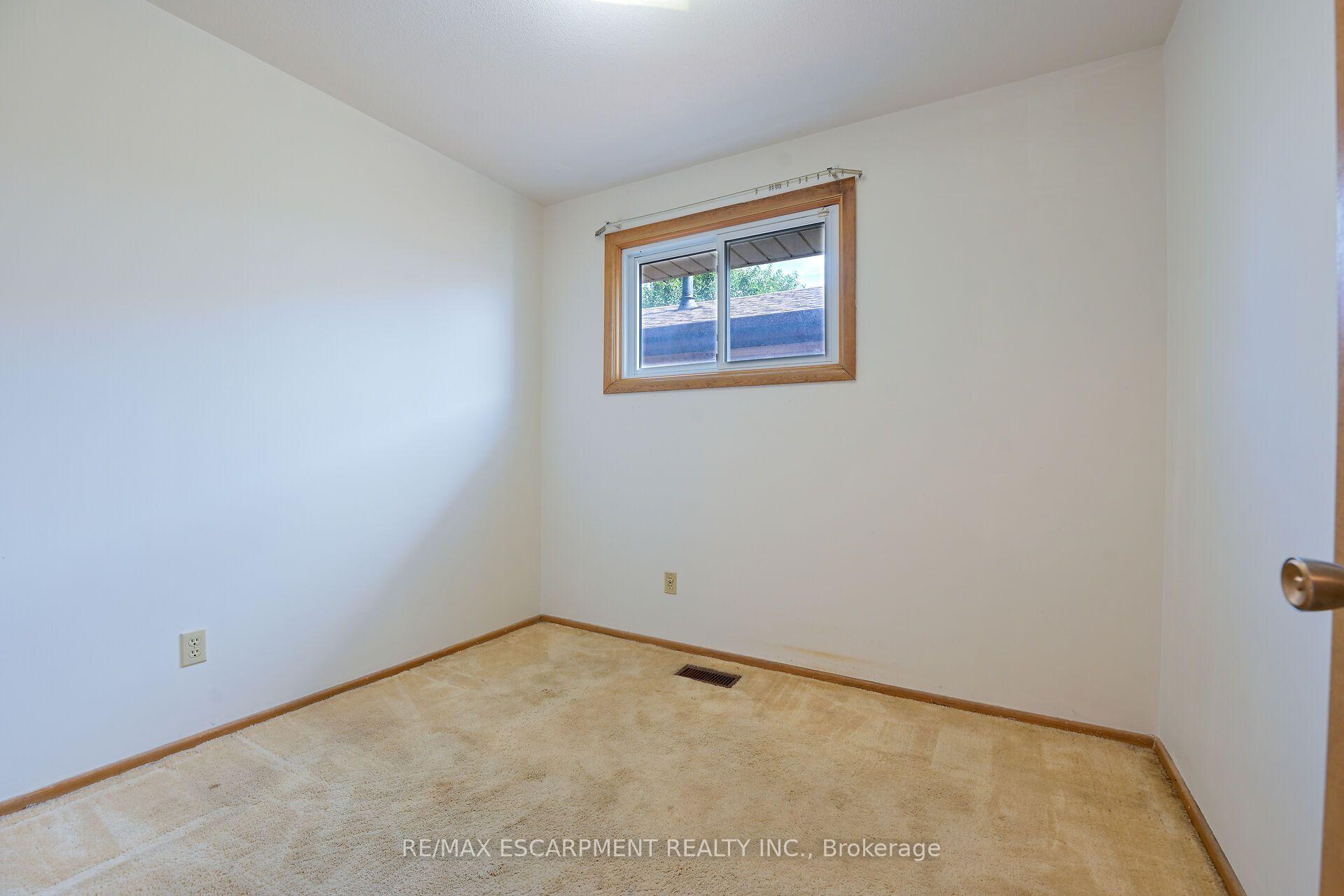 Photo 25 of 50 Berko Avenue, Hamilton, Lawfield — HOMEH