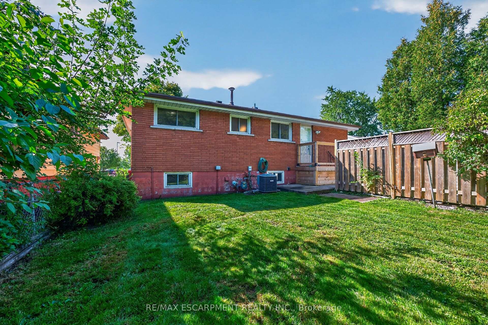 Photo 35 of 50 Berko Avenue, Hamilton, Lawfield — HOMEH