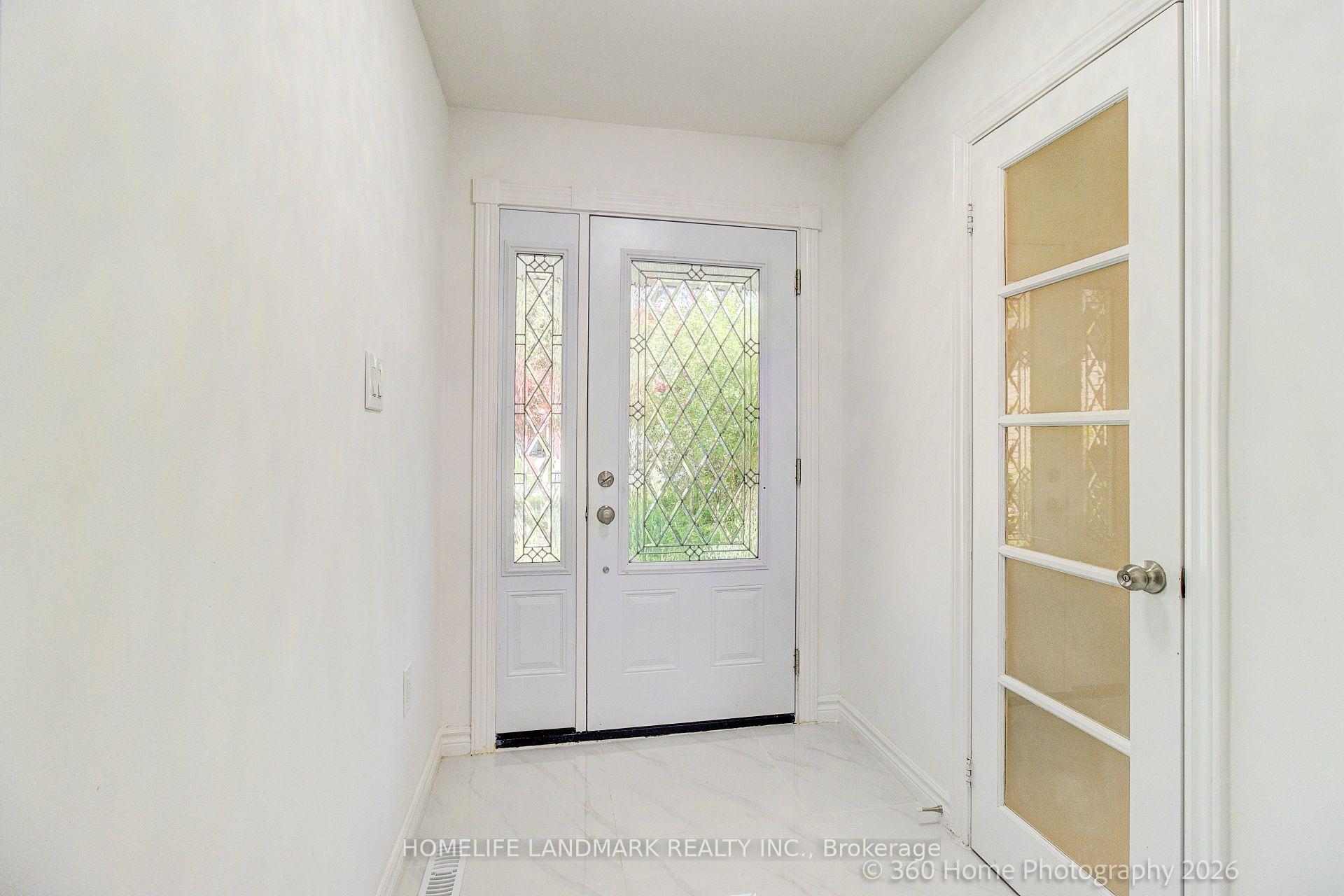 Photo 4 of 33 kitsilano Crescent, Richmond Hill, North Richvale — HOMEH