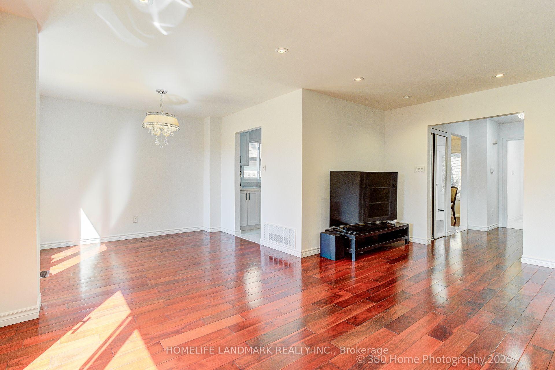 Photo 7 of 33 kitsilano Crescent, Richmond Hill, North Richvale — HOMEH