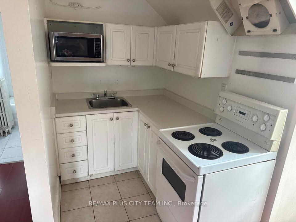 Photo 7 of Unit 3, 1745 Bathurst Street, Toronto, Forest Hill South — HOMEH