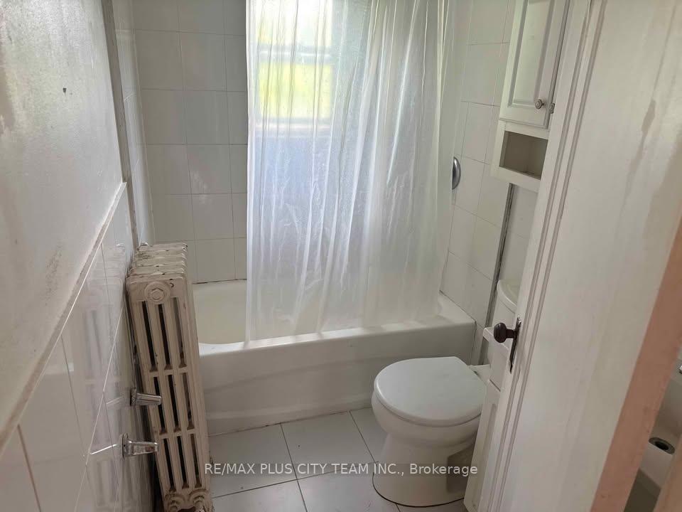 Photo 11 of Unit 3, 1745 Bathurst Street, Toronto, Forest Hill South — HOMEH